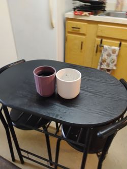 1 plastic small flower pot and 1 white ceramic small flower pot