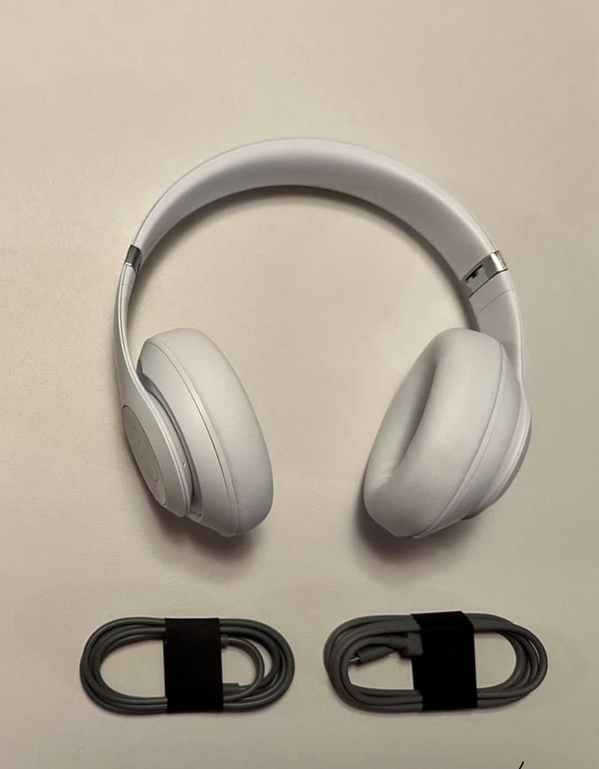 Beats Headphones W-charger And Case