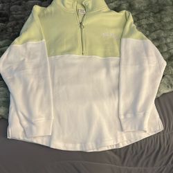 Women’s 1/2 Zip Sweatshirt W/side Pockets NWOT