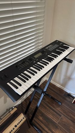 Like New KORG KROSS 2 Synthesizer Workstation with Case - Played Once!