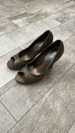 Charles David Olive 4” Heels Size 8.5
