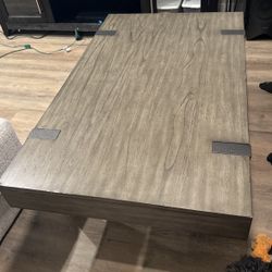 Center Piece With 2 Matching End Tables 