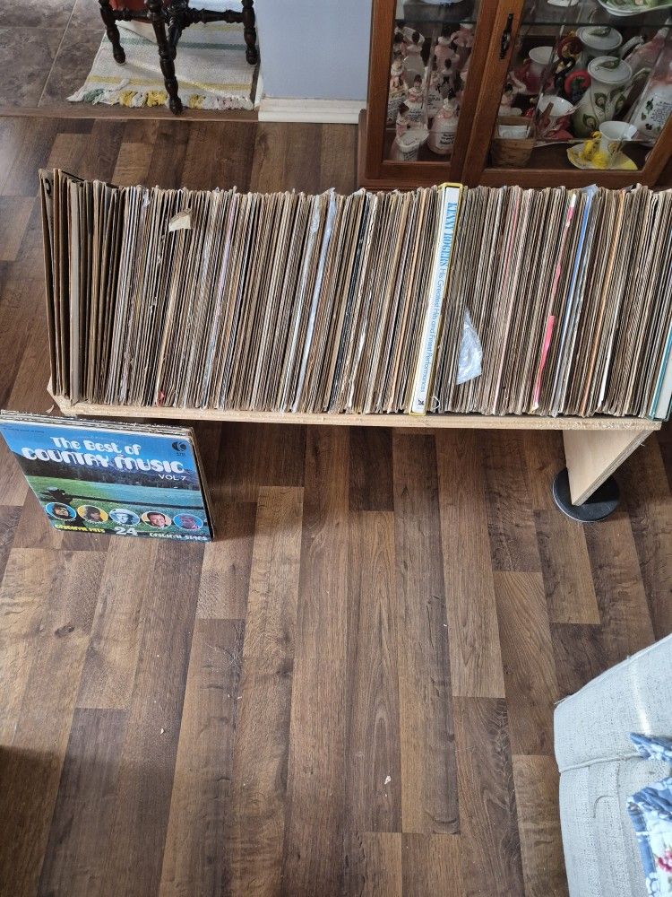 233 LPS COUTRY CLASSIC RECORDS