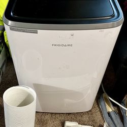 Frigidaire Portable AC And Vent 
