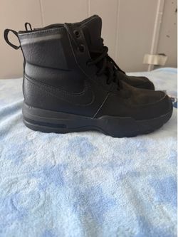 Nike boots size 5 y