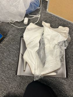 Women boots/ heels/ shoes
