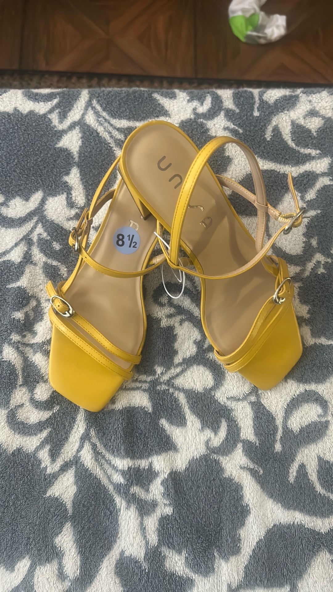 Women’s shoes size 8.5