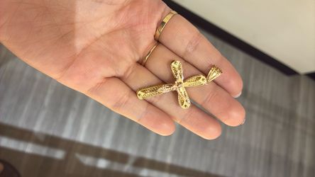 14 k gold Cruz