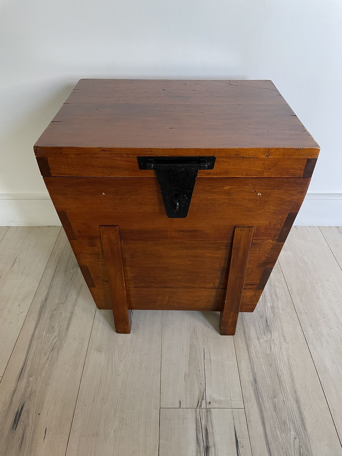 Beautiful Solid Wood Storage Chest/ End Table