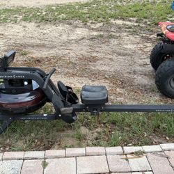 Sunny Health & Fitness Obsidian Surge Water Rower Machine