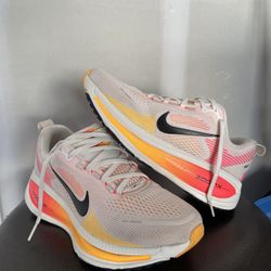 Nike Vomero 18 Women's Size 9.5 Sail Bright Crimson Laser Orange Running