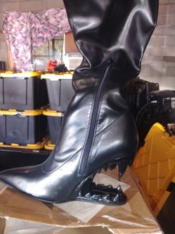Black boots size 10