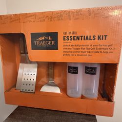 💥 Traeger Flat Top Grill Essentials Kit – NEW & SEALED 💥