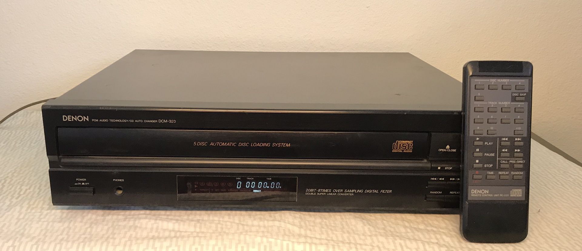 Denon DCM-320 Audiophile CD Player with 5 Disc Changer & Original remote. Good working