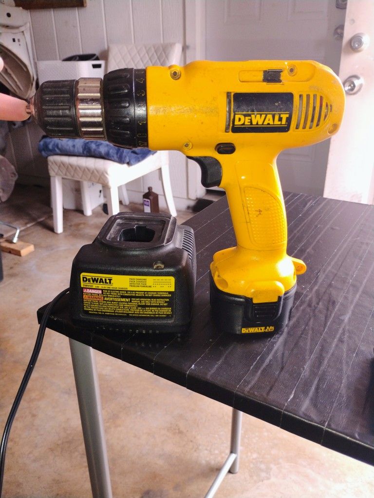 9.6 Volt Cordless Drill/ Dewalt