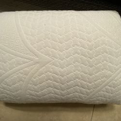 Stiff Memory Foam White Pillow