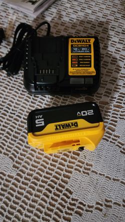 Dewalt Batterie 5.0 AH  NEW AND NEW CHARGER 4 AMP  PRICE $95 FIRM,,, SON NUEVOS