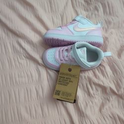 7.5 Nike Girl Shoes