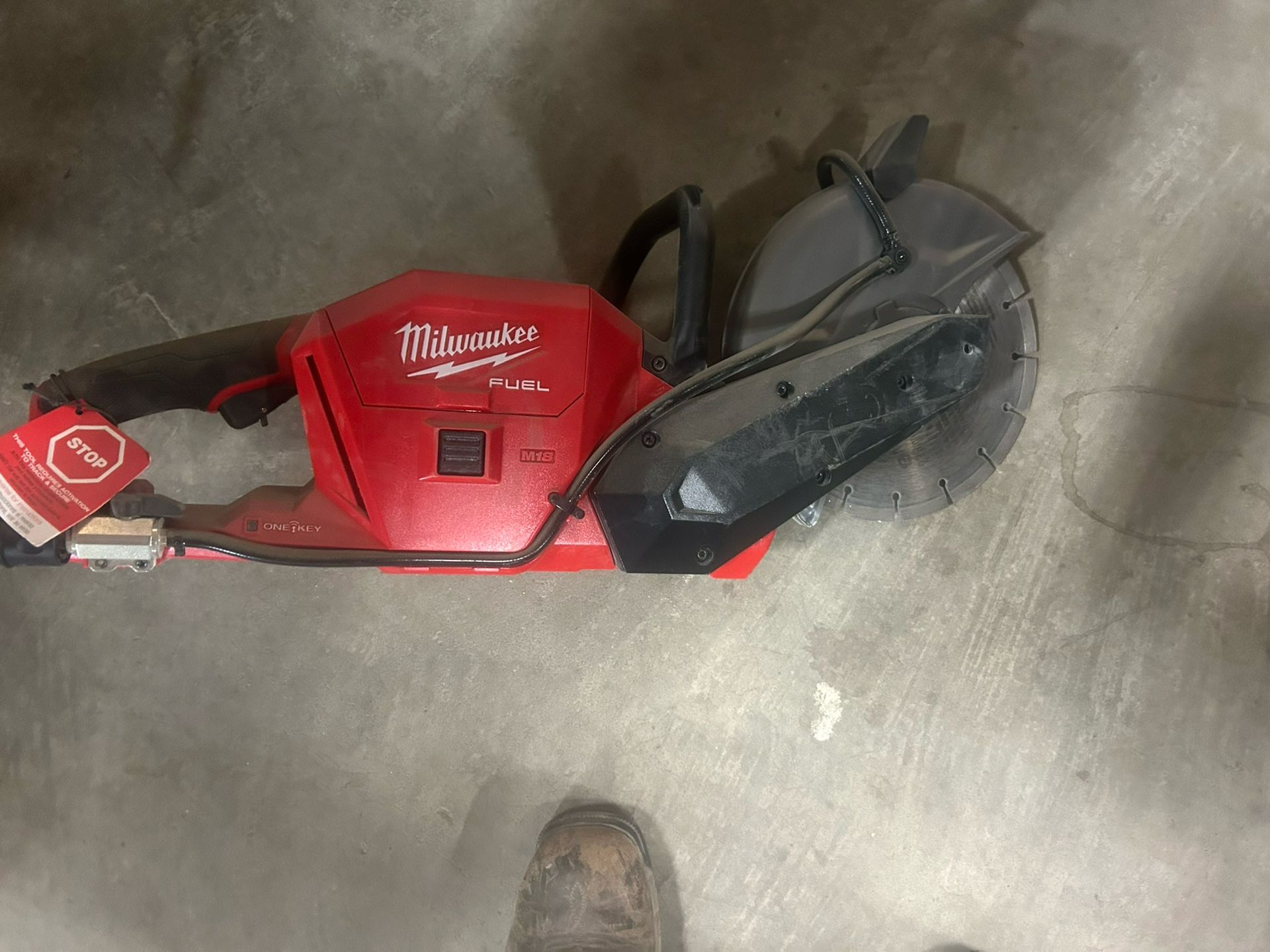 Milwaukee 18v 9” Cut Off Saw 