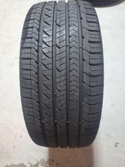 Goodyear in good condition one tire 245 35 20  .  75% tread