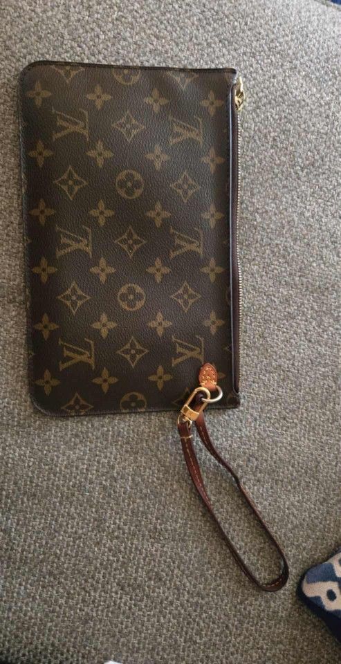 Lv Never Full Wristlet 