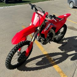 Hmu For Cashapp Its 500 Bucks Don't Run But Its A Good Bike