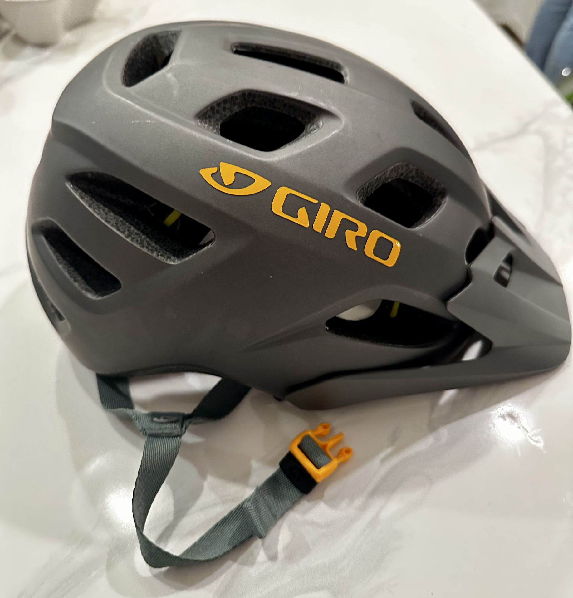 Giro Bicycle Helmet With MIPS