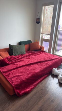 Same sofa, just open