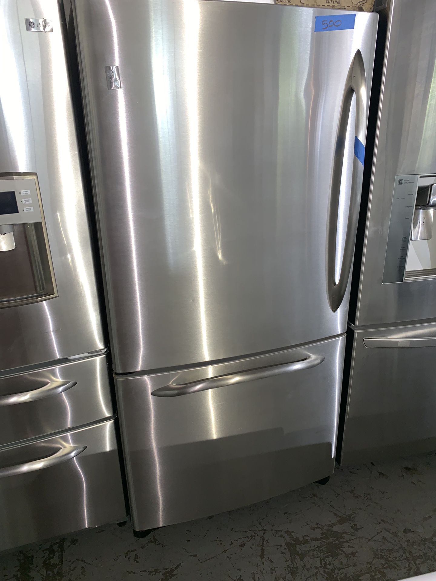 GE stainless steel bottom freezer refrigerator in excellent conditions with 4 months warranty