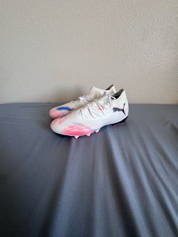 Puma FUTURE soccer cleats in men’s size 8.5