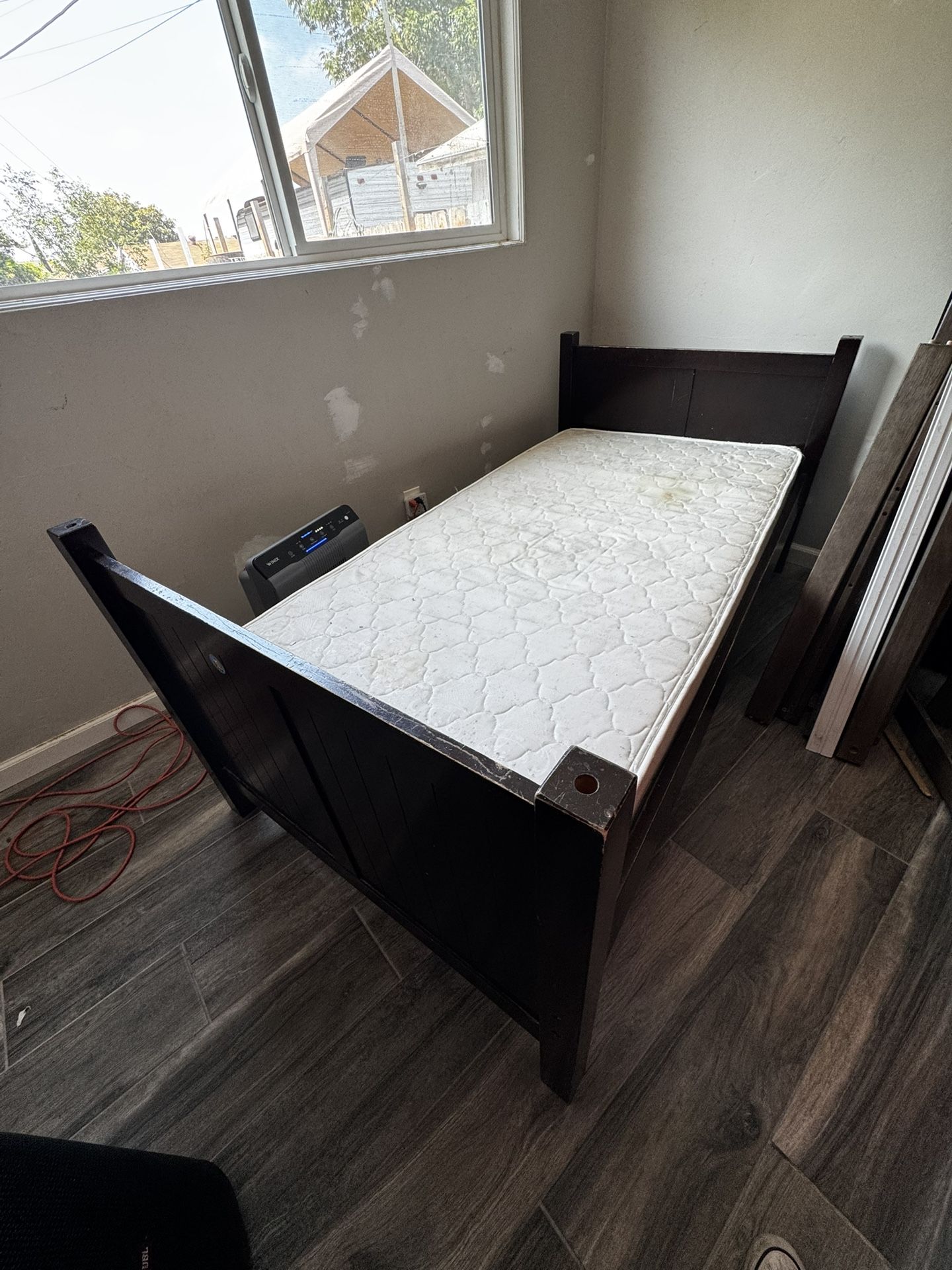 Twin Bed Bed frame With Mattress