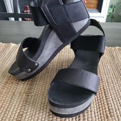 Aloha Island Black/Grey 3" Wedge Sandals Elastic Straps Rivets Sz 6 See Descript