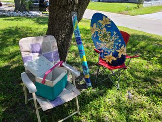 CHEAP CHEAP - BEACH OR POOL - CHAIRS AND COOLER AND SKIM BOARD - ALL FOR ONLY $25