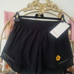 Hawaii Exclusive Lululemon Hotty Hot Shorts 2.5” (Lined) – Hibiscus Print Multiple Sizes Available