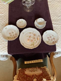 Mitterteich “Daisy Bell” Bavarian China (38 pcs.)