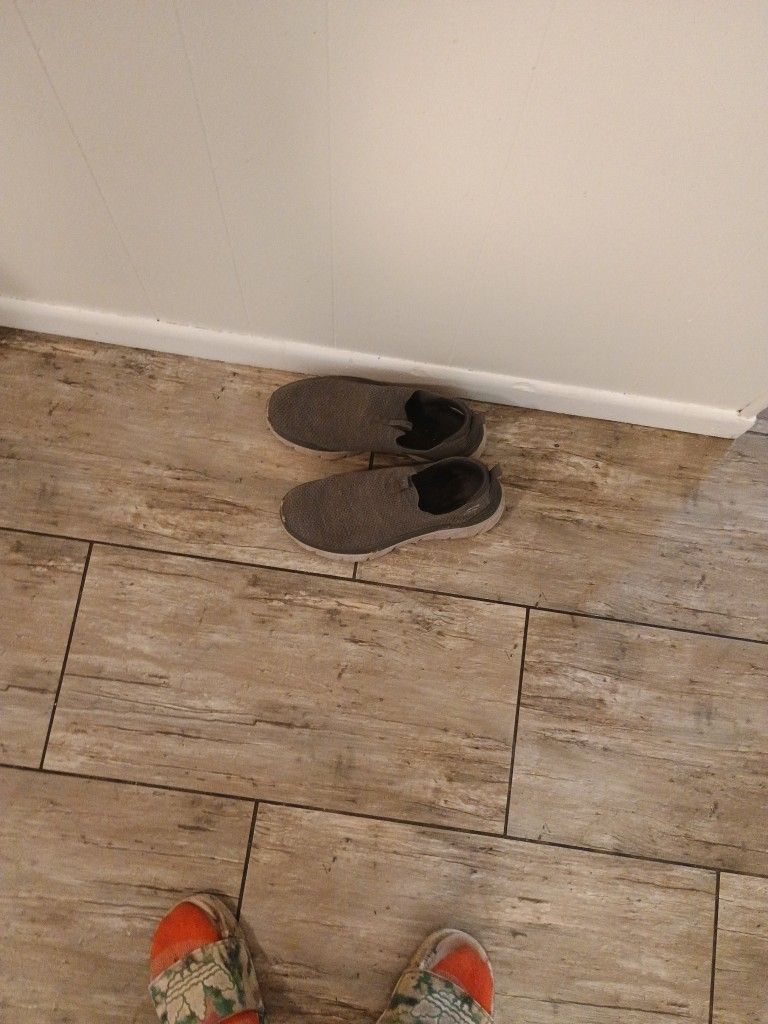 Skechers Tennis Shoes Slip-ons
