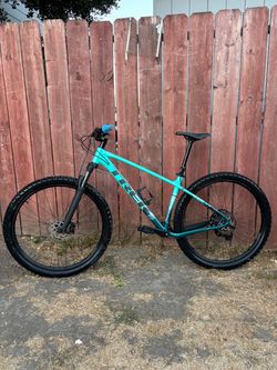 Trek Marlin 5 M/L (29” Wheel)