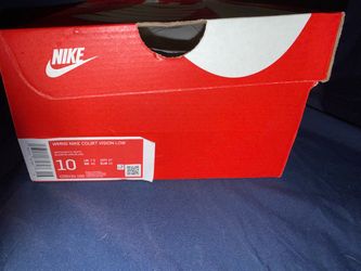 White nike shoes