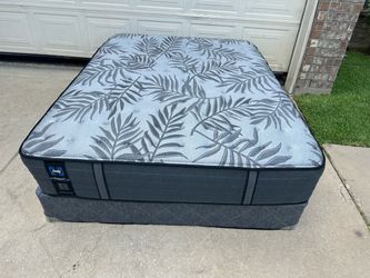 Sealy Queen Mattress And Box Spring