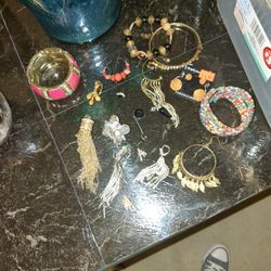 Vintage Lot Of Broken Jewlery