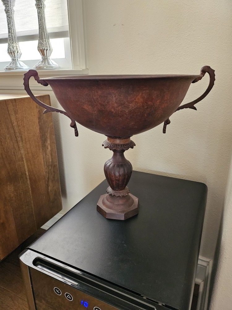 Rustic Finish Large Indoor Outdoor Decorative Urn