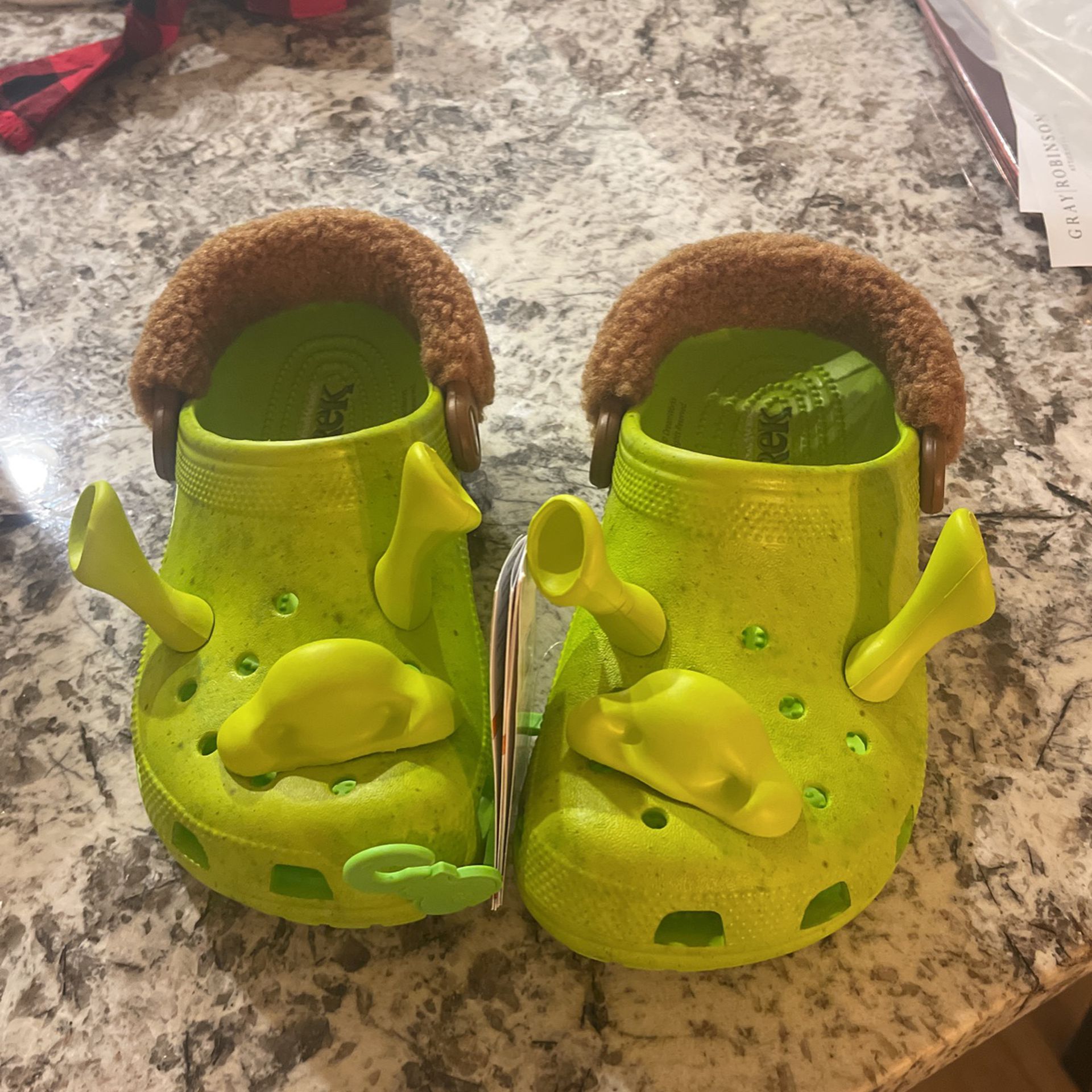 Shrek Crocs Men Size 4/Women Size 6