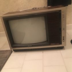 1974 SONY Trinitron 19” TV (push-button channels)