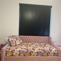 Light Pink Twin Day Bed Includes Dresser-Mattress And Mirror Set 