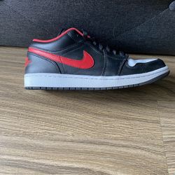 Air Jordan 1 Low: Men’s Size 9