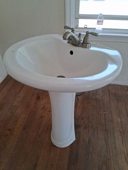 Glacier bay pedastool sink