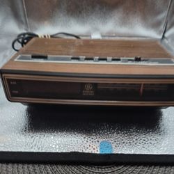 GE Model 7-4625F Am f m alarm clock