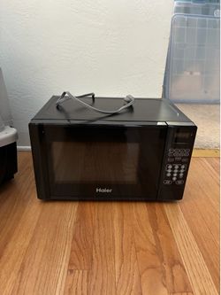 Haier Microwave Model MWM0701TB