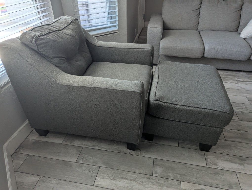 Chair w ottoman