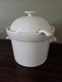 Soup Terrine white stoneware like new $5.00